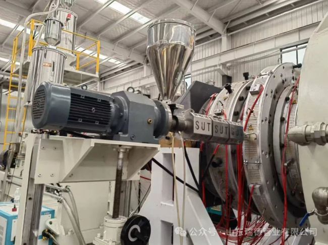 大口径PE管道900*16公斤在线生产